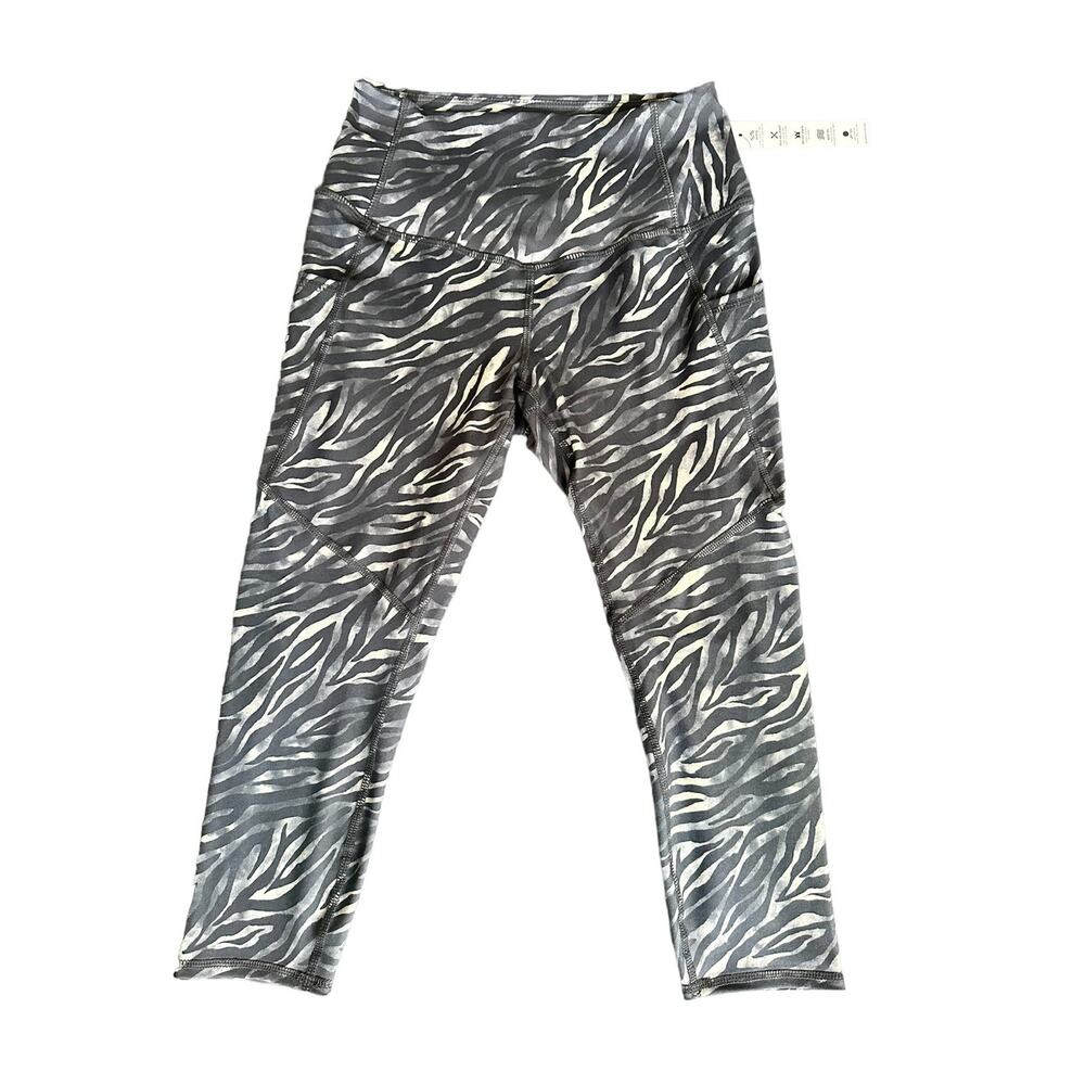 NWT Evolution and Creation Zebra print capri Athletic Leggings Size Medium